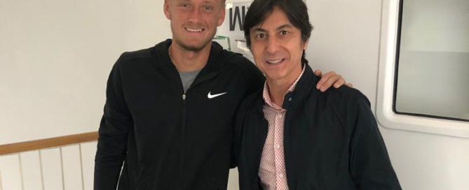 Nicola Kuhn, de revisión con el Dr. Martínez